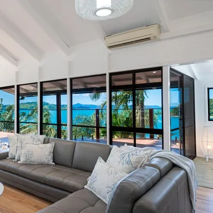 Rent this 4 bed house on Shute Harbour in Whitsunday Regional, Queensland