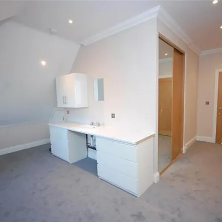 Image 5 - Holly Park, London, N3 3JB, United Kingdom - Townhouse for rent