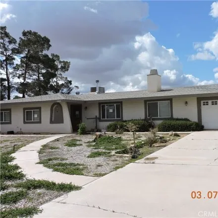 Buy this 3 bed house on 15534 Comanche Road in Apple Valley, CA 92307