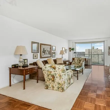 Image 2 - The Whitehall, Henry Hudson Parkway West, New York, NY 10471, USA - Apartment for sale