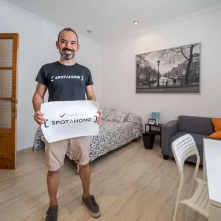 Rent this 5 bed apartment on Carrer de Molinell in 12, 46010 Valencia