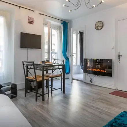 Image 2 - 32 Rue des Vinaigriers, 75010 Paris, France - Apartment for rent