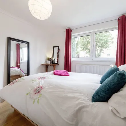 Image 3 - South Wimbledon, Milner Road, London, SW19 3BS, United Kingdom - Apartment for rent