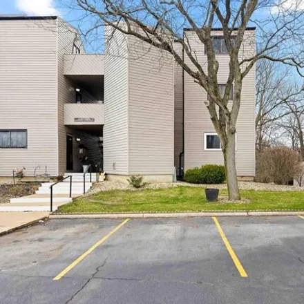 Buy this 2 bed condo on North Lakeside Court in Peoria, IL 61615