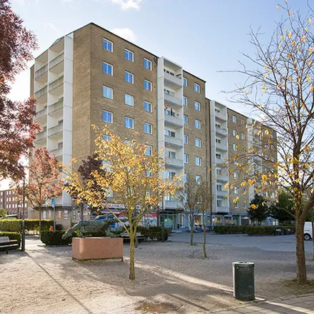 Rent this 3 bed apartment on Almtorget in Ystadvägen, 214 57 Malmo