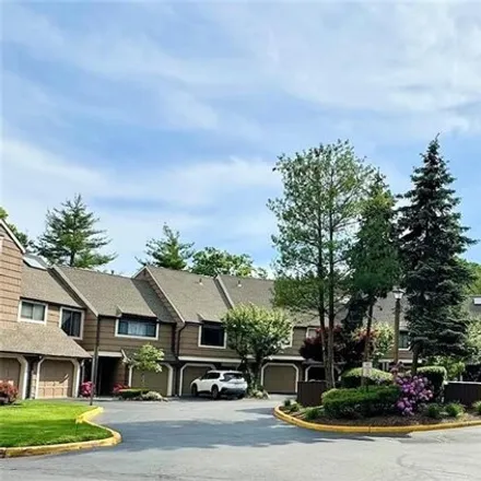 Buy this 2 bed condo on 183 Treetop Circle in Nanuet, NY 10954