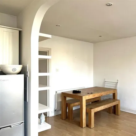 Image 5 - Atherfold Road, Stockwell Park, London, SW9 9LL, United Kingdom - Apartment for rent