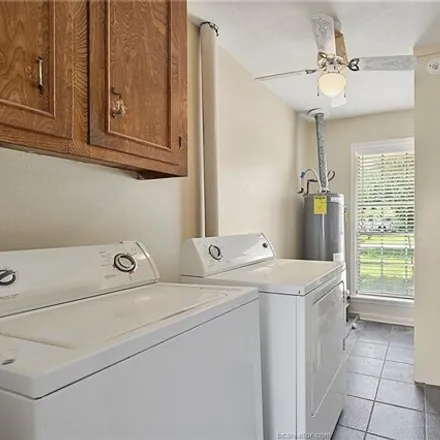 Image 6 - 1201 South Ridgefield Circle, College Station, TX 77840, USA - House for sale