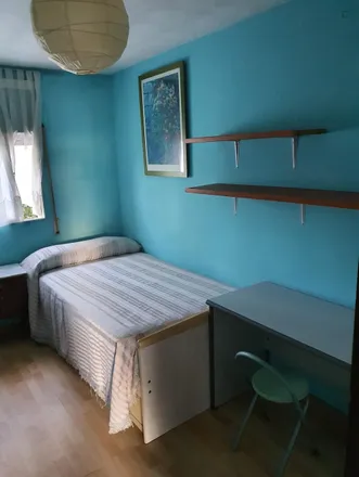 Rent this 3 bed room on Madrid in Calle de la Hacienda de Pavones, 116
