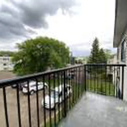 Image 1 - Palmont Place, 10823 115 Street NW, Edmonton, AB T5H 3K6, Canada - Apartment for rent