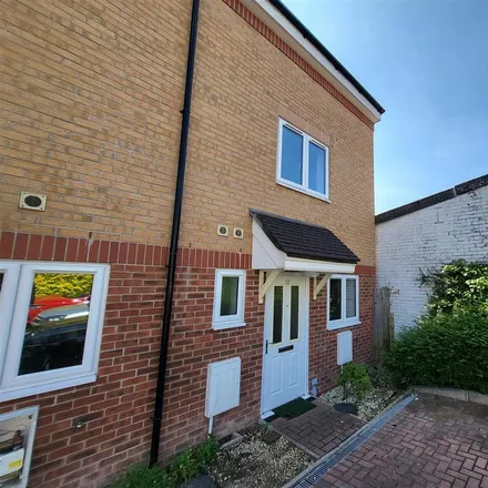 Rent this 3 bed townhouse on 3 Garfield Road in Bristol, BS5 7LX