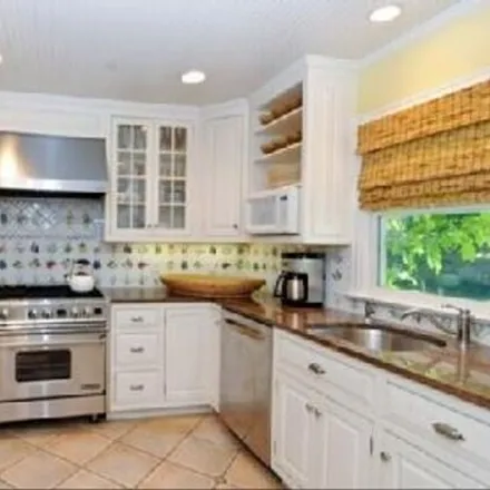 Image 4 - 19 Maidstone Avenue, Village of East Hampton, Suffolk County, NY 11937, USA - House for rent