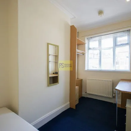 Rent this 6 bed apartment on 155 Tiverton Road in Selly Oak, B29 6BS