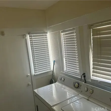 Image 6 - 3565 South Gramercy Place, Los Angeles, CA 90018, USA - Apartment for rent