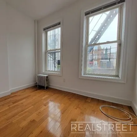 Image 4 - 274 Sumpter Street, New York, NY 11233, USA - Townhouse for rent