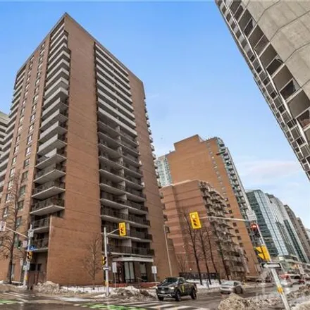 Buy this studio condo on 475 Laurier Avenue West in Ottawa, ON K1R 7Y7