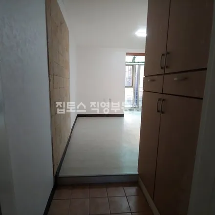 Rent this 1 bed apartment on 서울특별시 강남구 신사동 557-25