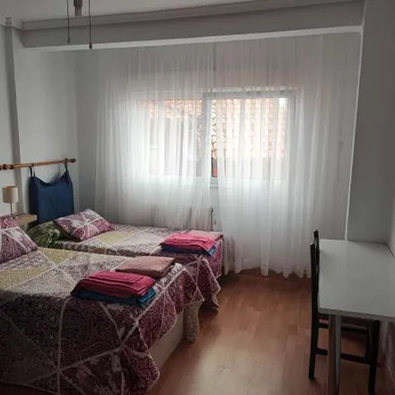 Rent this 3 bed apartment on Bar El mirador in Calle de José Martínez Mazas, 1