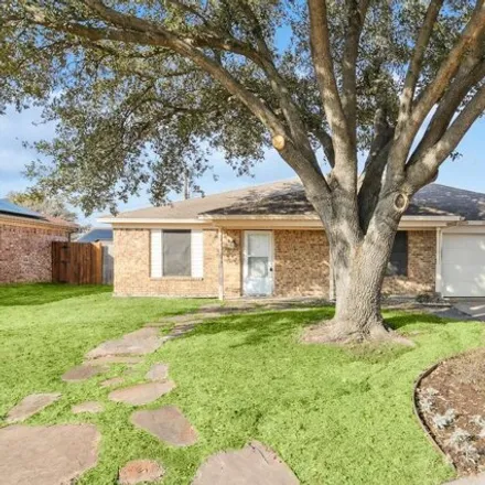 Buy this 3 bed house on 1199 Tall Tree Court in Arlington, TX 76018