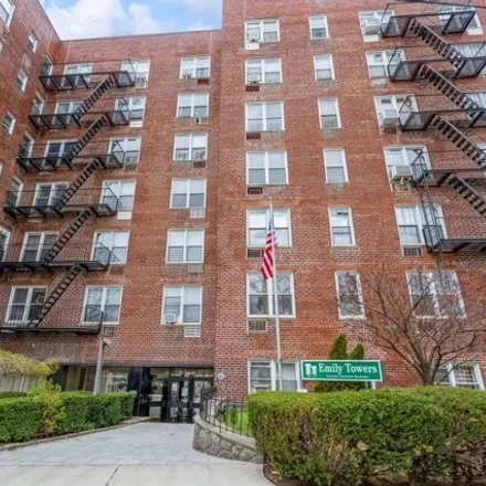 Image 2 - 35-10 150th Street, New York, NY 11354, USA - Apartment for sale