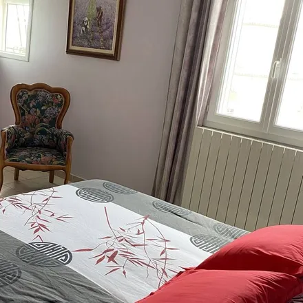 Rent this 3 bed house on 30240 Le Grau-du-Roi