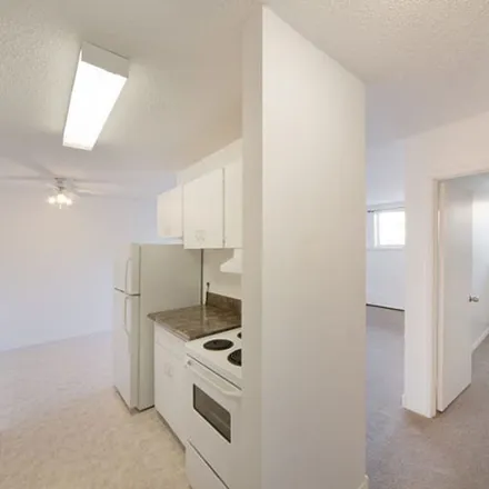 Image 3 - 700 Gitzel Street, Yellowknife, NT X1A 2A7, Canada - Apartment for rent