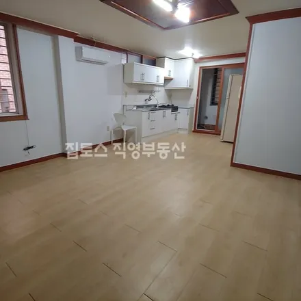 Rent this studio apartment on 서울특별시 서초구 반포동 710-1