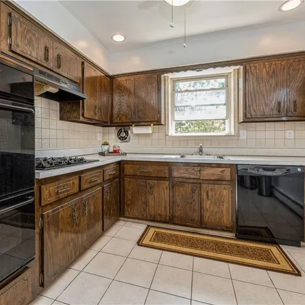 Image 2 - 128 Vredenburgh Avenue, Dunwoodie, City of Yonkers, NY 10704, USA - Townhouse for sale