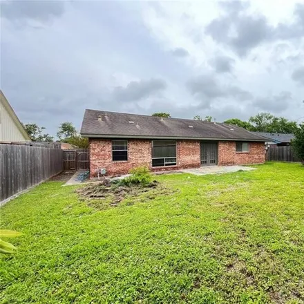 Rent this 4 bed house on 2133 Williamsburg Court North in League City, TX 77573