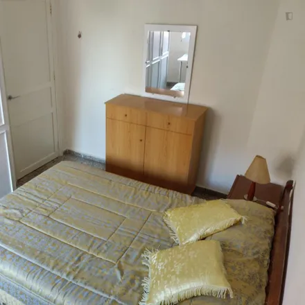 Rent this 3 bed room on Avinguda de Burjassot in 287, 46015 Valencia