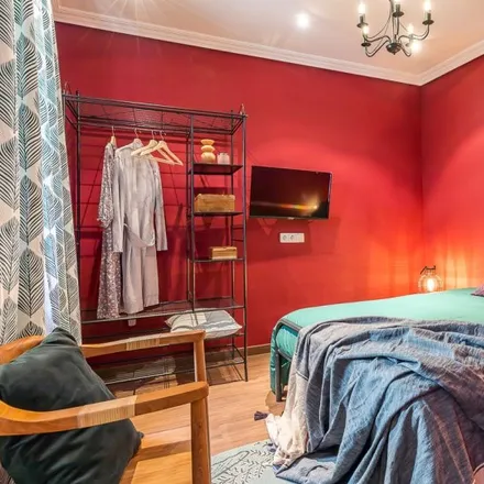 Rent this 6 bed room on Calle de la Biota in 1 E, 28039 Madrid