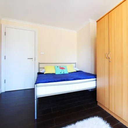 Rent this 4 bed room on unnamed road in London, W3 7EJ