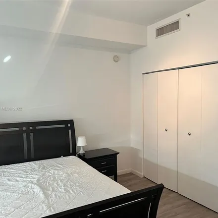 Image 6 - The Loft 1, Northeast 3rd Street, Torch of Friendship, Miami, FL 33132, USA - Apartment for rent