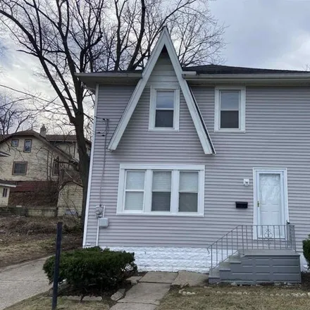 Buy this 3 bed house on 1550 Avon Street in Flint, MI 48503