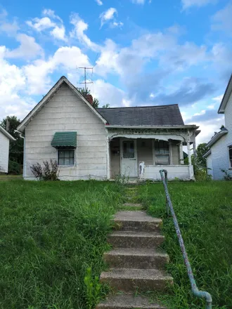 Buy this 3 bed house on 1022 South Court Street in Circleville, OH 43113