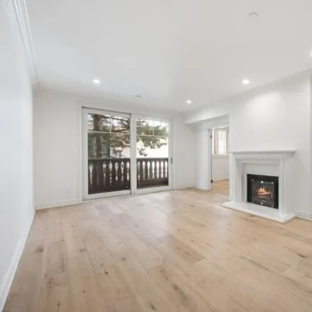 Image 4 - 434 North Oakhurst Drive, Beverly Hills, CA 90210, USA - Condo for sale