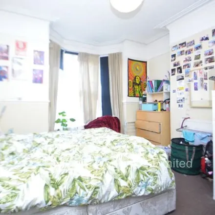 Image 3 - Chiswick Street, Leeds, LS6 1QE, United Kingdom - Townhouse for rent