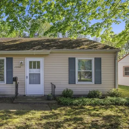 Buy this 2 bed house on 2272 Hillsdale Avenue in Westwood, Kalamazoo Charter Township
