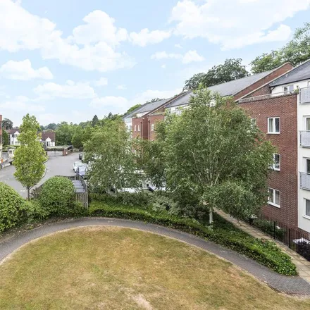 Rent this 3 bed apartment on 74 Beech Road in Oxford, OX3 7SJ