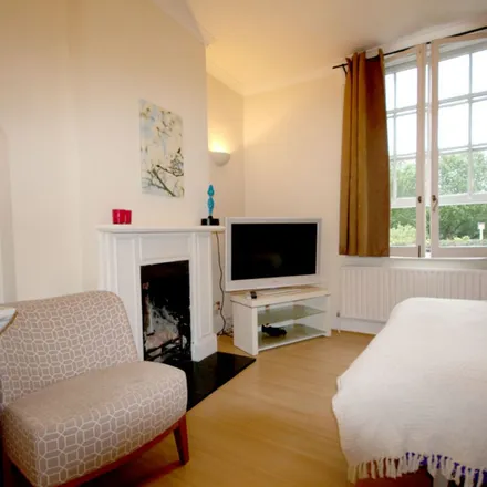 Image 5 - Cranmer Court, 1-67, 110A, 147-245;111-146 Whitehead's Grove, London, SW3 3HB, United Kingdom - Apartment for rent