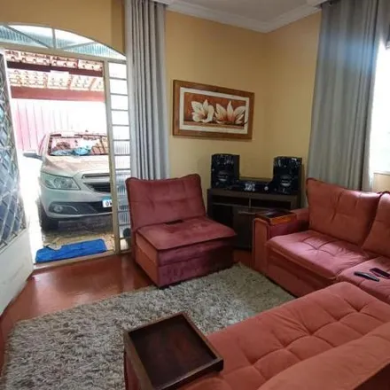 Buy this 3 bed house on Rua Sara Querem Teixeira in Justinópolis, Ribeirão das Neves - MG