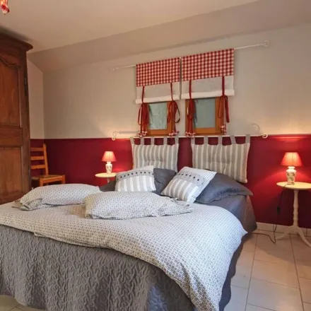 Rent this 4 bed townhouse on 61110 Rémalard en Perche