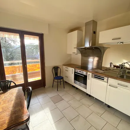 Rent this 2 bed apartment on Chemin de la Combe in 74240 Gaillard, France