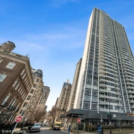 Buy this 3 bed condo on 1300 North Lake Shore Drive in Chicago, IL 60610