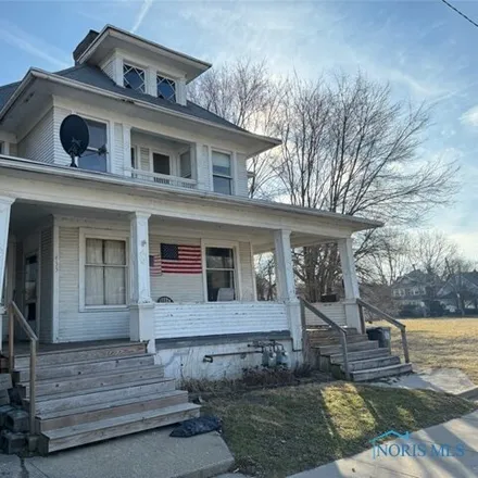 Buy this 4 bed house on 409 East Broadway in Toledo, OH 43605