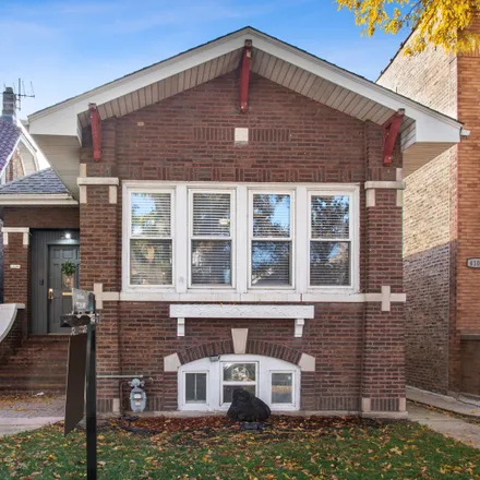 Buy this 5 bed house on Beat 2523 in 4105 West Oakdale Avenue, Chicago