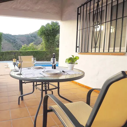 Rent this 2 bed house on unnamed road in 29750 Arenas, Spain