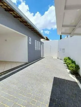 Buy this 2 bed house on Rua Jerônima Lucas Barros in Segismundo Pereira, Uberlândia - MG