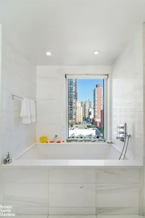 Image 7 - 1355 FIRST AVENUE 9 in New York - Apartment for sale