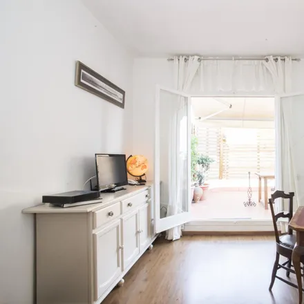Rent this 3 bed apartment on Farmàcia Losa Gaspà in Esther, Carrer de Garcilaso